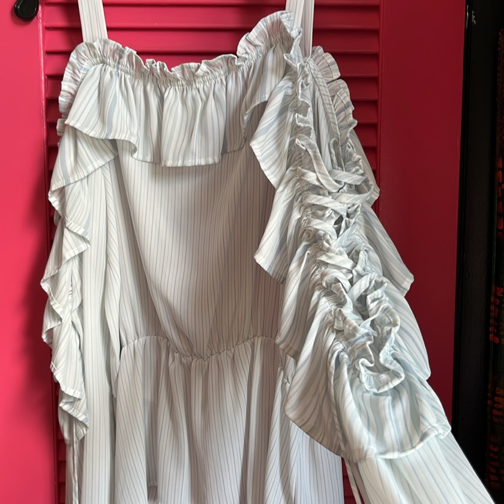 SIZE L Belle Sky Cream Ruffled Blouse with Tie Front